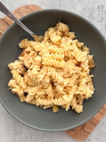 A bowl of 6 cheese mac and cheese.