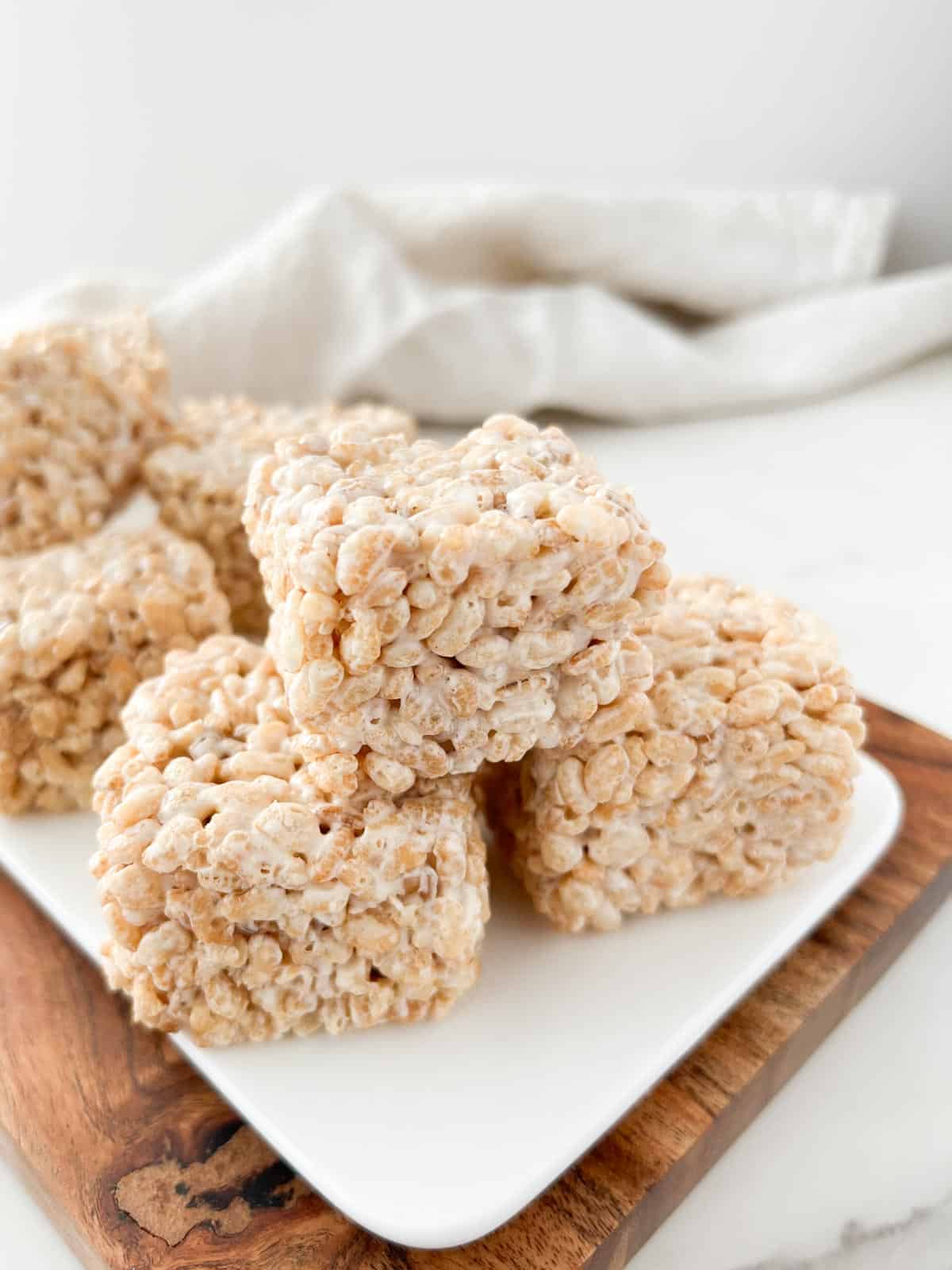 Rice crispy treats with marshmallow fluff on a serving tray.